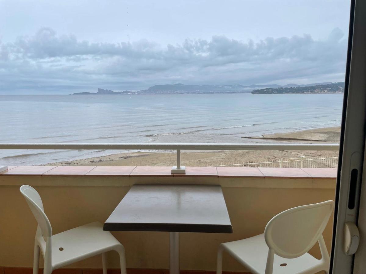 Au Tapis De Sable Saint-Cyr-sur-Mer Exterior foto